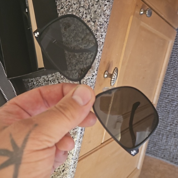 Sunglasses - Picture 7 of 7